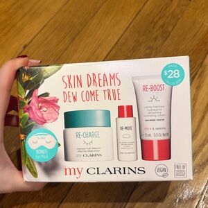 NEVER OPENED / BEAND NEW Clarins Skincare Set - Skin Dreams “Dew” Come True